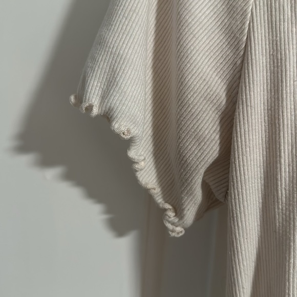 Wild Fable White with Roses Cropped Tee - Picture 4 of 5